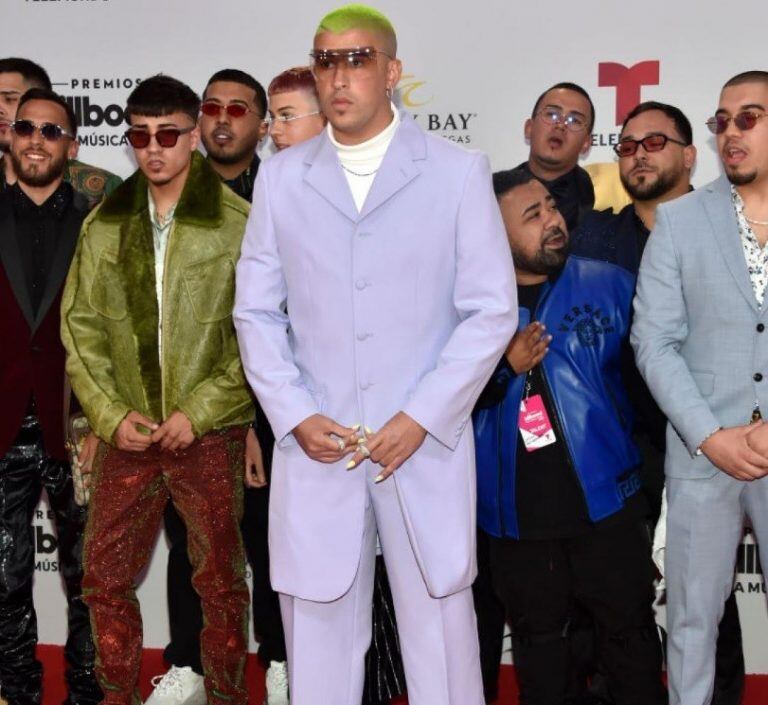 Los hombres también: Bad Bunny en malva. (Web)