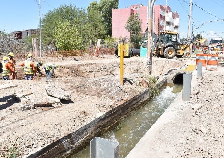 El soterramiento de estos servicios de cloacas y agua son de gran relevancia.