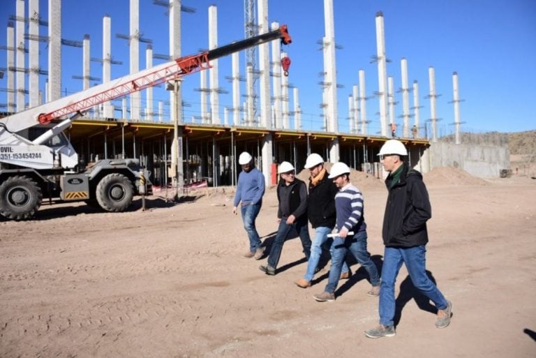 Funcionarios puntanos y responsables de la constructora recorrieron la obra. Foto: El Diario de la República.