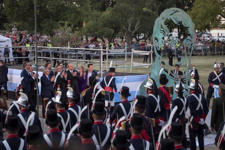 Cómo es la nueva escultura de Belgrano que ahora se luce en el Parque a la Bandera (Municipalidad de Rosario)