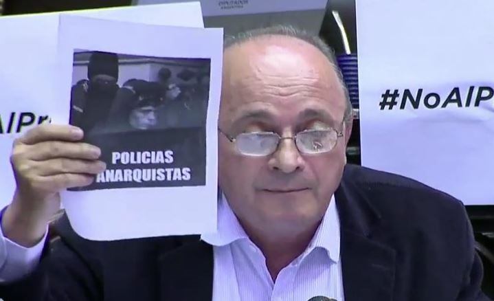 La foto trucha que presentó el diputado kirchnerista Leopoldo Moreau.