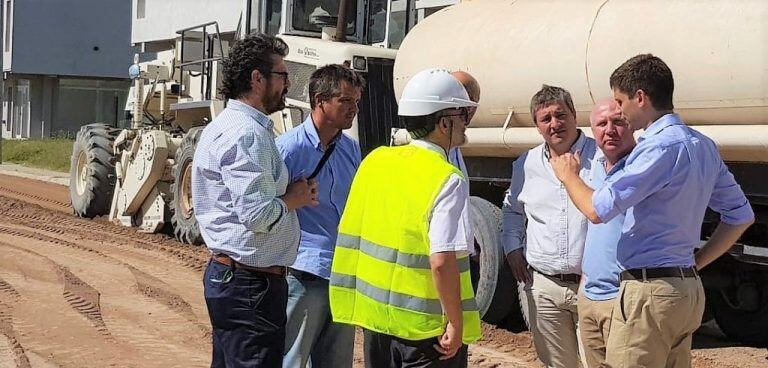 Dietrich recorrió obras viales en compañía de funcionarios locales (Municipalidad de Santa Rosa)