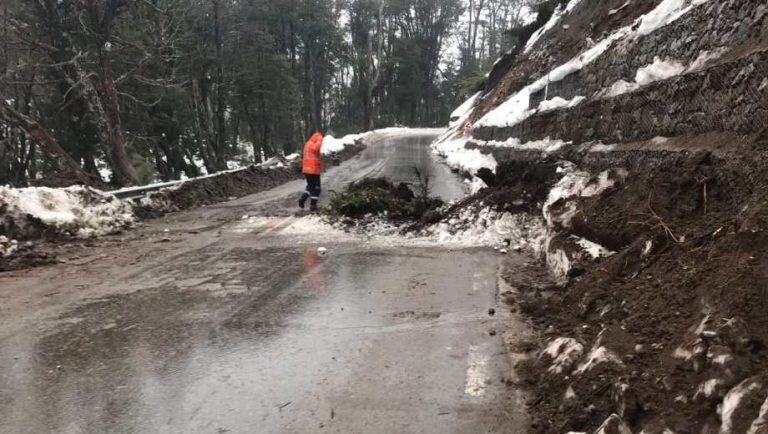 Nuevo derrumbe en el tramo de los Siete Lagos.