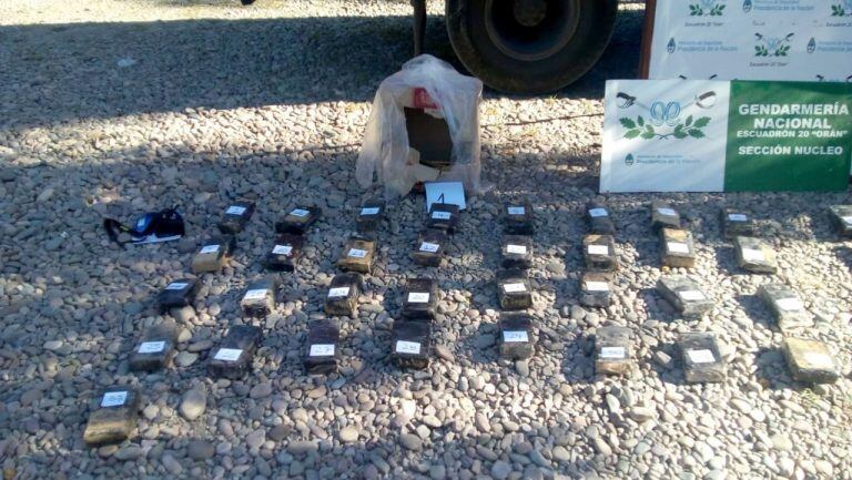 Un camión llevaba 60 kilos de marihuana ocultos en el chasis