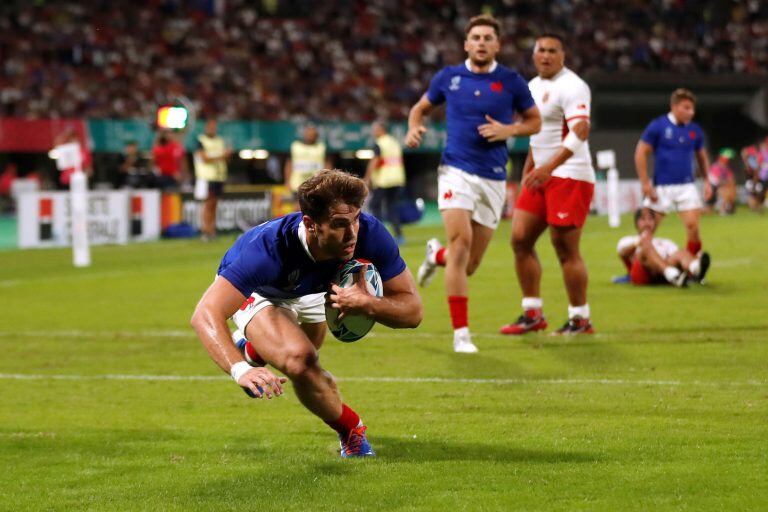 Francia le ganó a Tonga 23 a 21 y Los Pumas quedaron eliminados (Foto: REUTERS/Peter Cziborra)