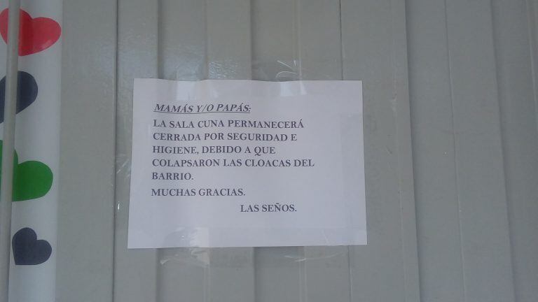 Cartel de la sala cuna informando que permanecerá cerrada.