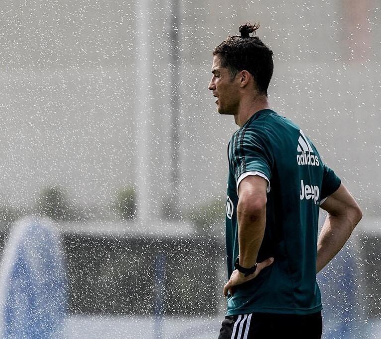 Cristiano Ronaldo deslumbró a las redes sociales con su nuevo look (Foto: Instagram)