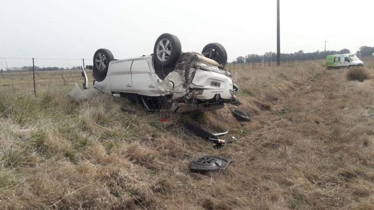 Así quedó el vehículo que volcó en la Ruta Provincial 60