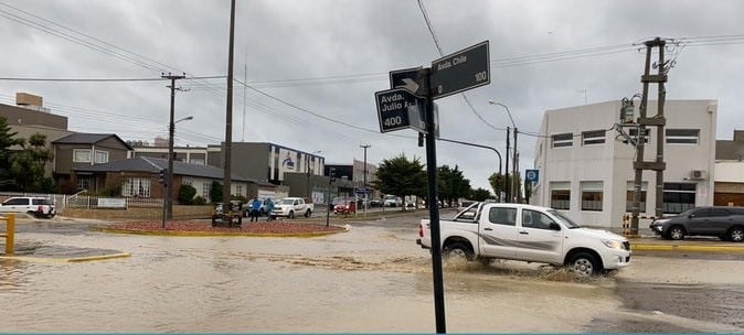 La ciudad volvió a padecer abnegaciones de agua debido a la fuerte lluvia.