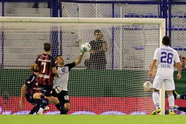 La atajada de Torrico que fue clave para su primer título con San Lorenzo.