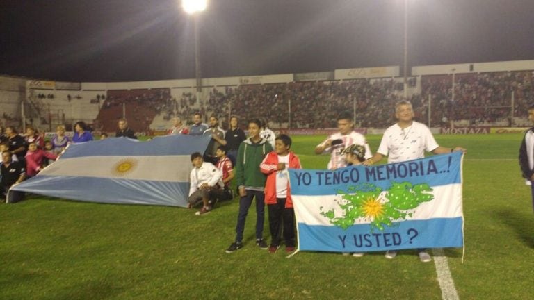 El homenaje en Instituto a los héroes de Malvinas en una fecha especial.