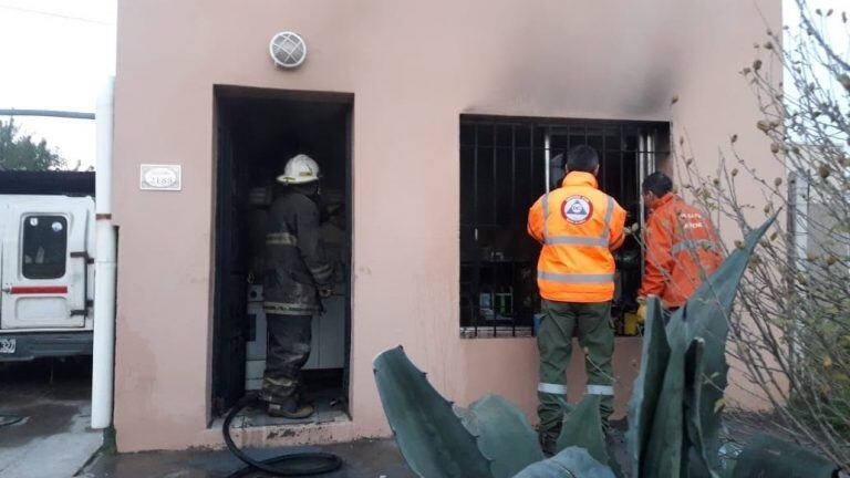 Incendio destruyó parte de una casa en Villa Floresta