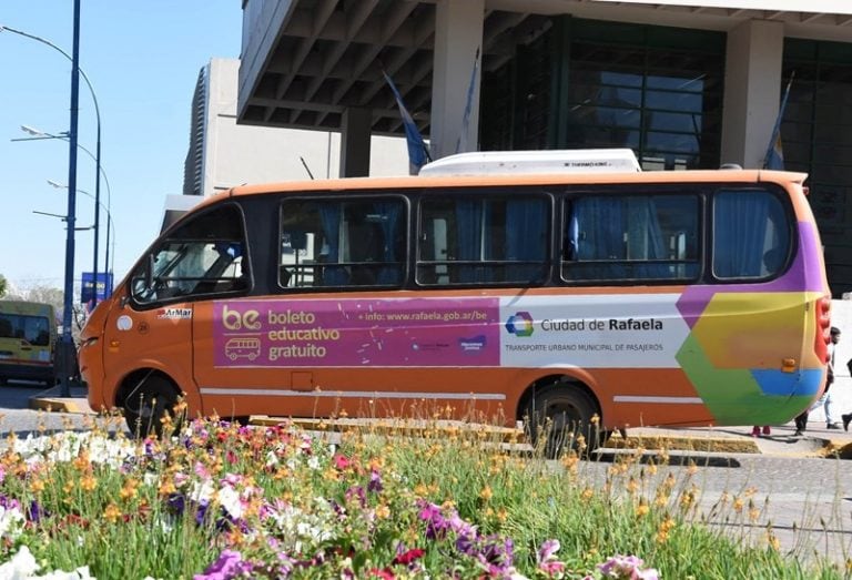 El bloque de Cambiemos cuestiona la calidad del servicio y del estado de los minibuses. (Prensa Municipalidad)