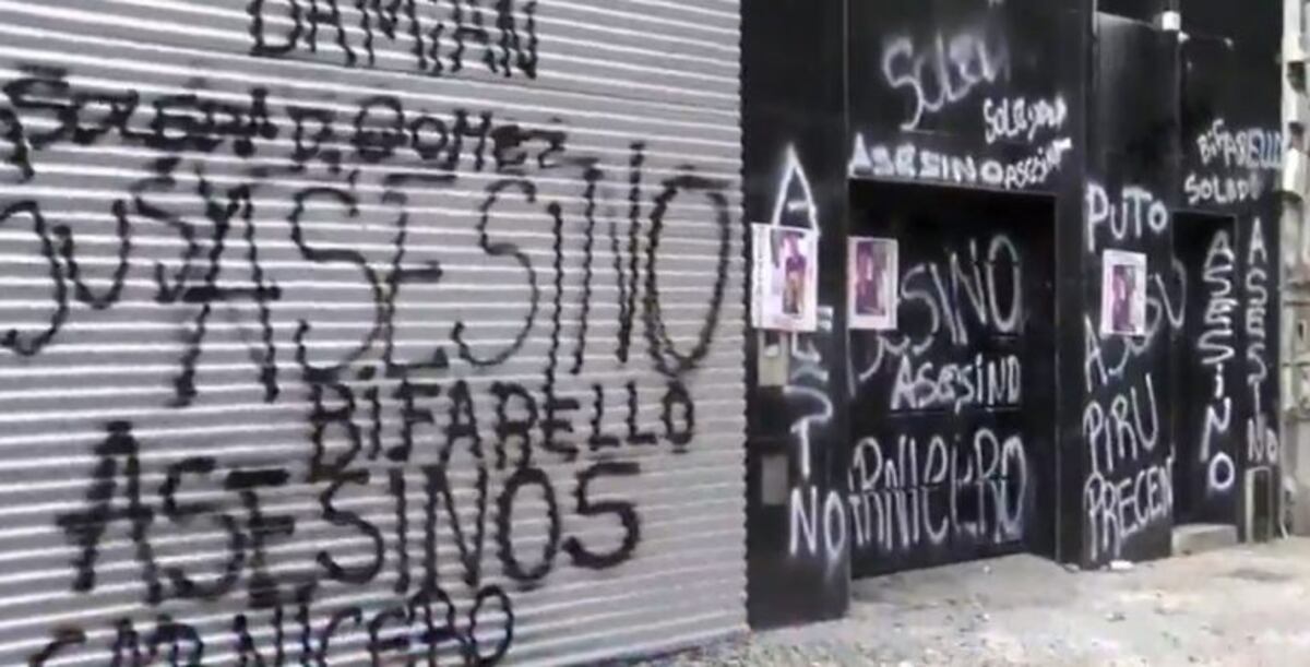 Allegados a la mujer fallecida tras una operación, destrozaron la clínica