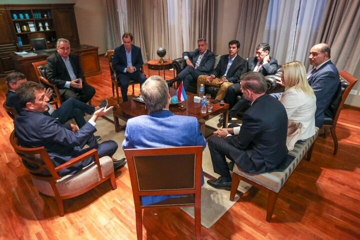 Cumbre del PJ Federal, este miércoles en la Casa de Entre Ríos. Reunion de gobernadores del PJ Federal. (Clarín)