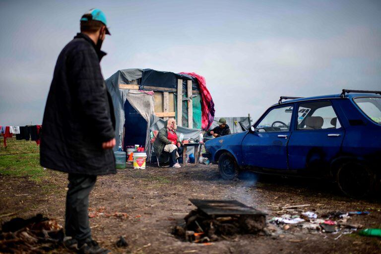 Familias enteras arman sus refugios en Guernica (Foto: AFP)