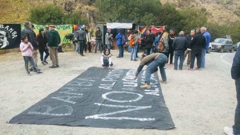 Preparación de las pancartas de  la manifestación