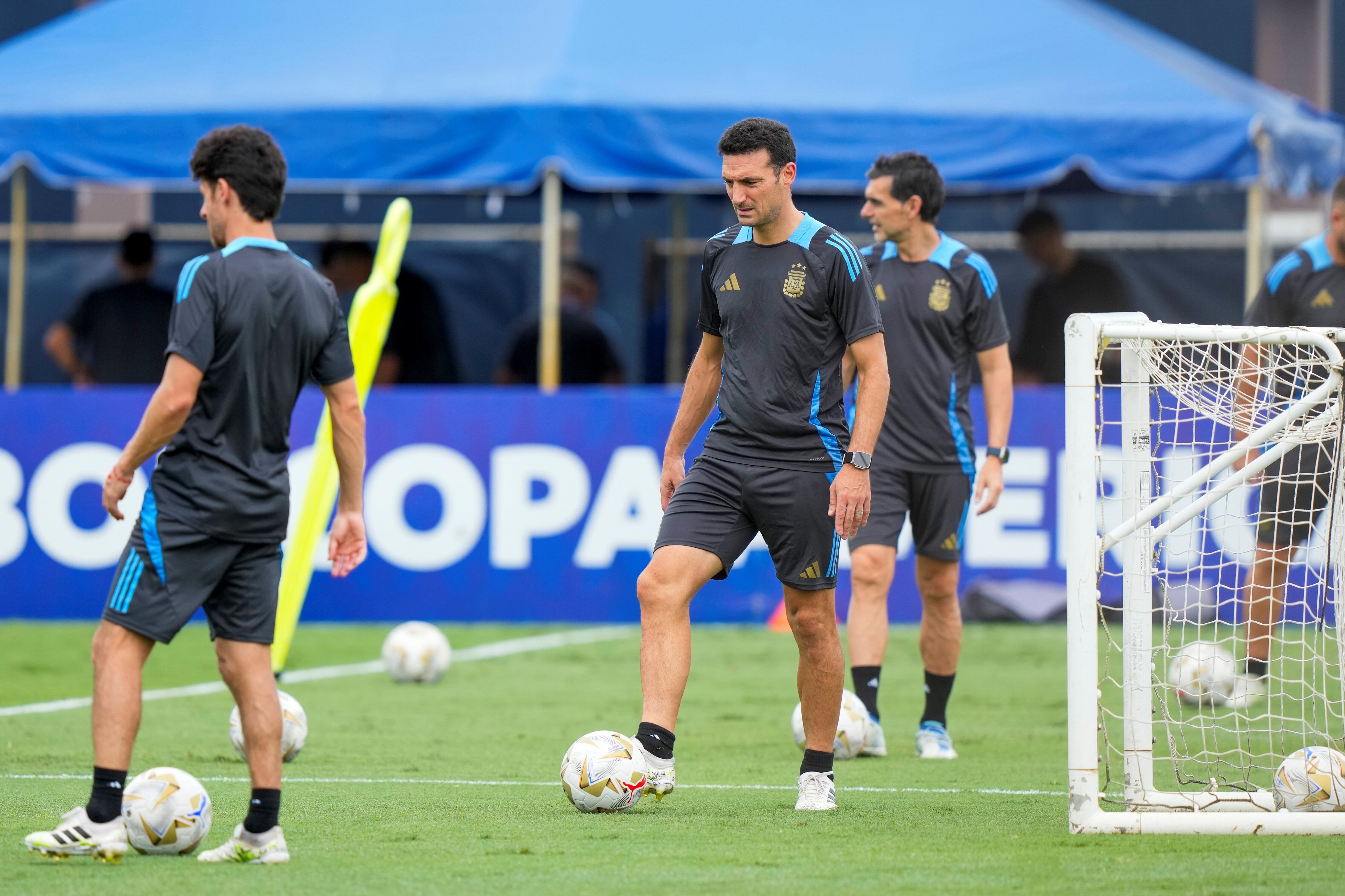 El sentido mensaje y pedido de ayuda de la Selección Argentina por Bahía Blanca. (AP)