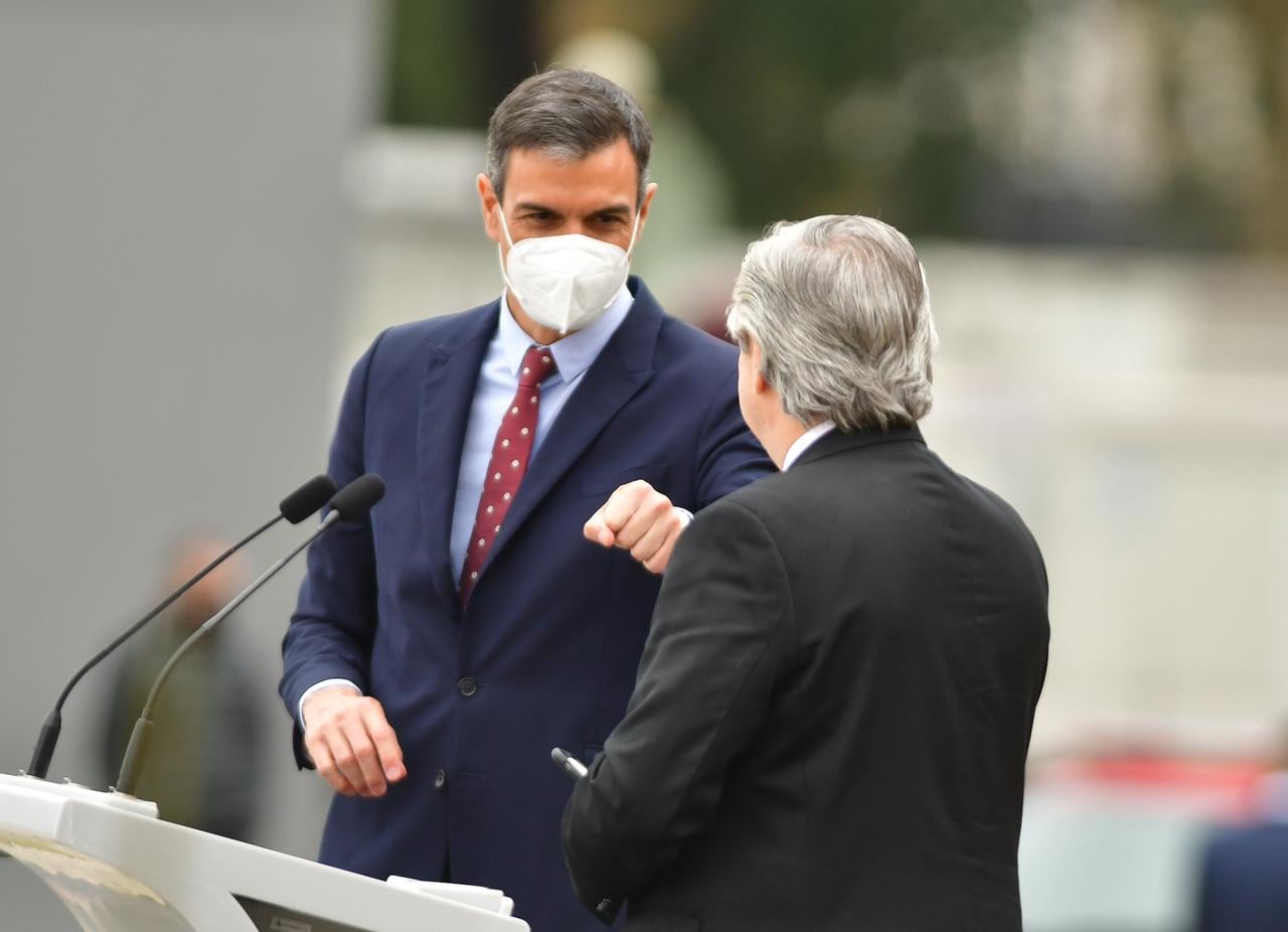 Alberto Fernández y Pedro Sánchez se reunieron con empresarios en la Casa Rosada.