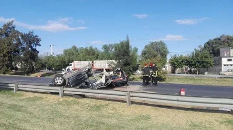 Los bomberos trabajaron en el lugar y la Ruta 40 quedó con la circulación reducida.