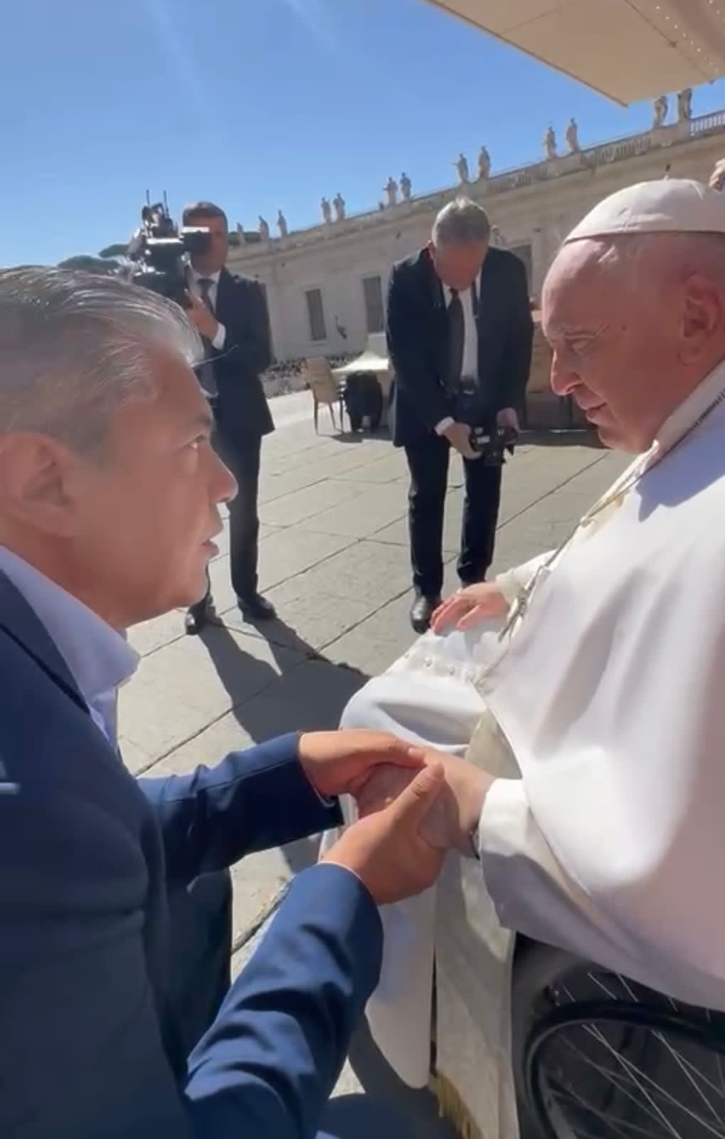 Rolando Figueroa junto al Papa Francisco.