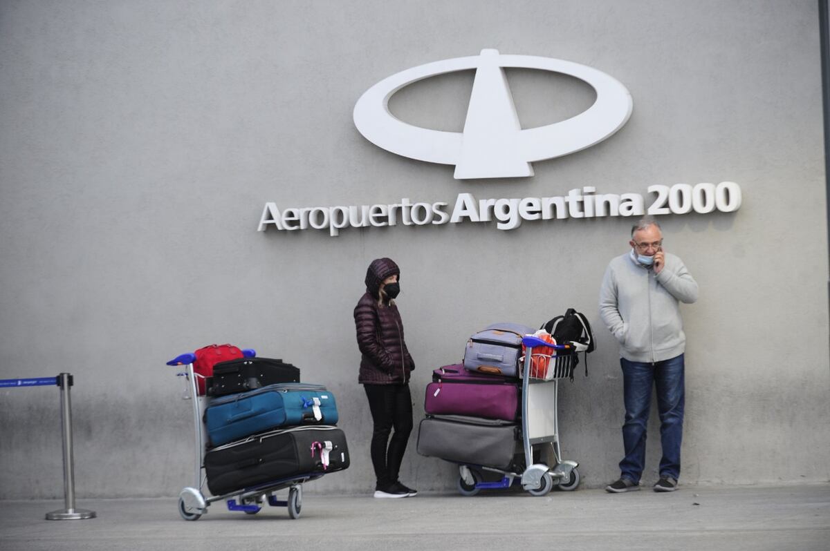 El Gobierno defendió las restricciones a los vuelos: “Van a tener que volver, lamentablemente, un poquito más tarde”