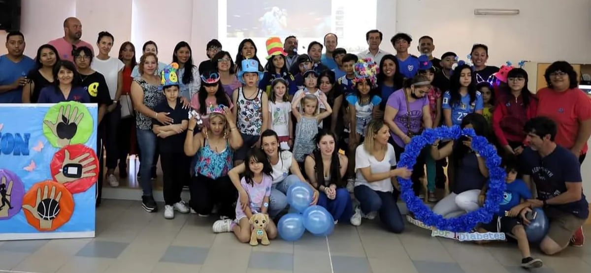 En su visita al Hospital Materno Infantil el gobernador Carlos Sadir participó en la actividad junto a los niños, niñas y adolescentes con diabetes, sus familiares y profesionales del nosocomio.