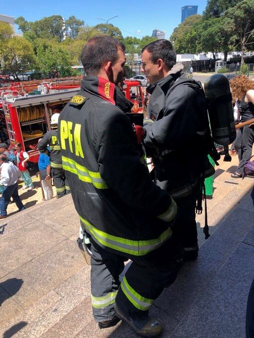 Bombero en Comodoro Py. (web)