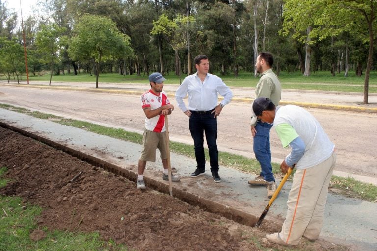 Intendente Mauricio Cravero junto al Ingeniero Daniel Lafarina