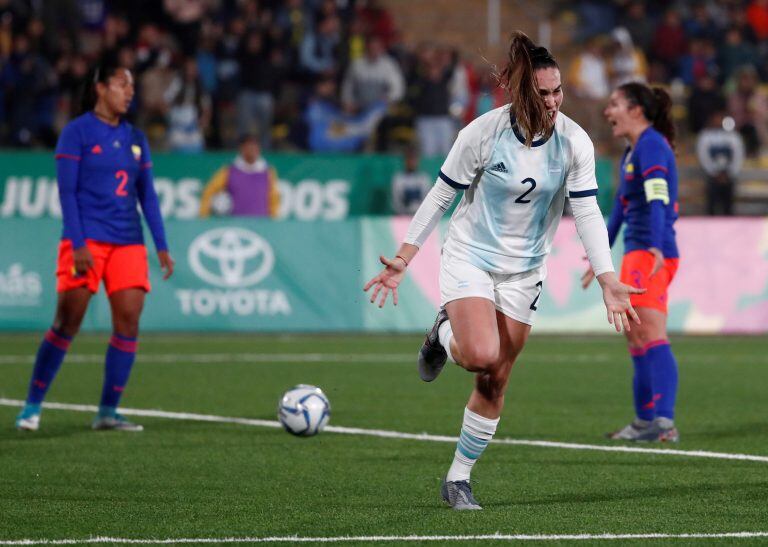 Agustina Barroso Basualdo festeja el gol de la Argentina (Foto: REUTERS/Susana Vera)