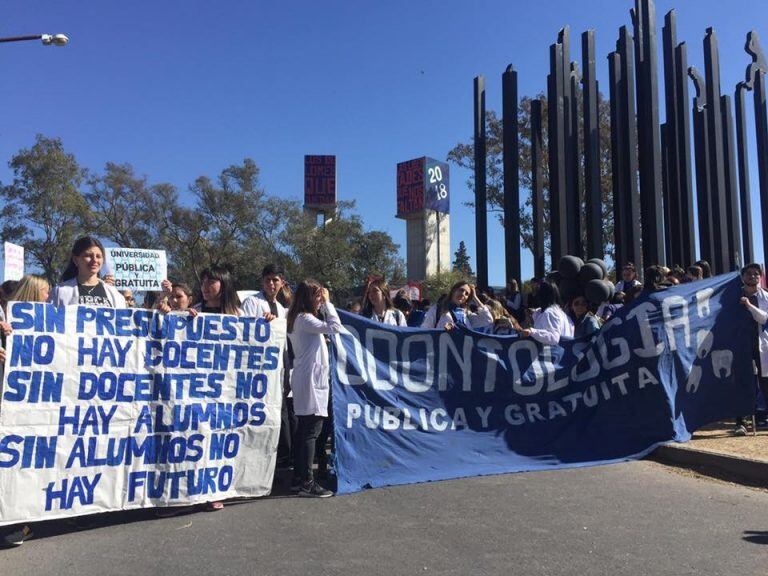 Las fotos de la marcha de la Universidad Nacional de Córdoba en defensa de la universidad pública.