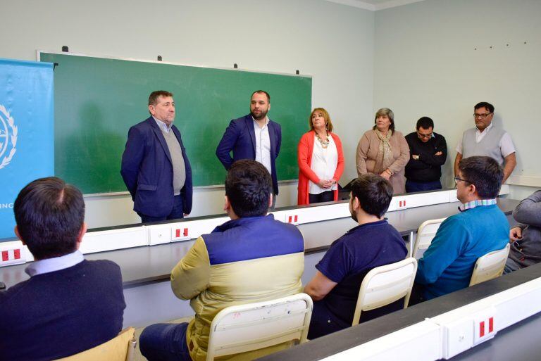 kits de robótica a escuelas técnicas