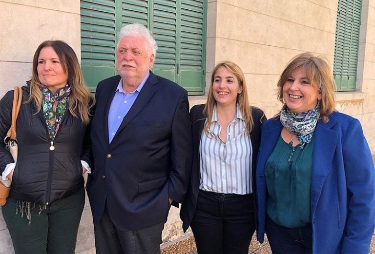 Ginés González García junto a Ball Lima y la hija de Julio Maiztegui