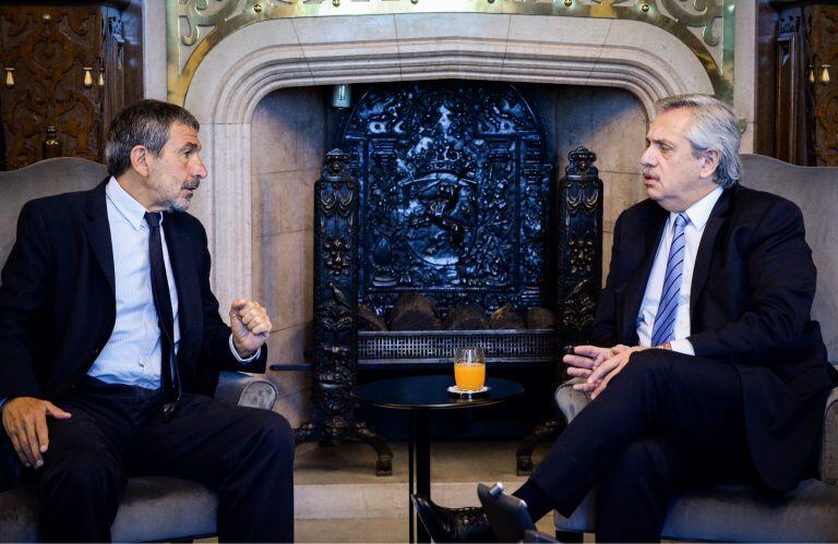 El presidente Alberto Fernández con el ministro de Ciencia y Tecnología, Roberto Salvarezza. (crédito: presidencia)