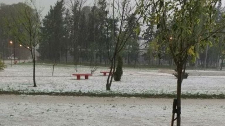 Fuerte tormenta de granizo en Huinca Renancó.