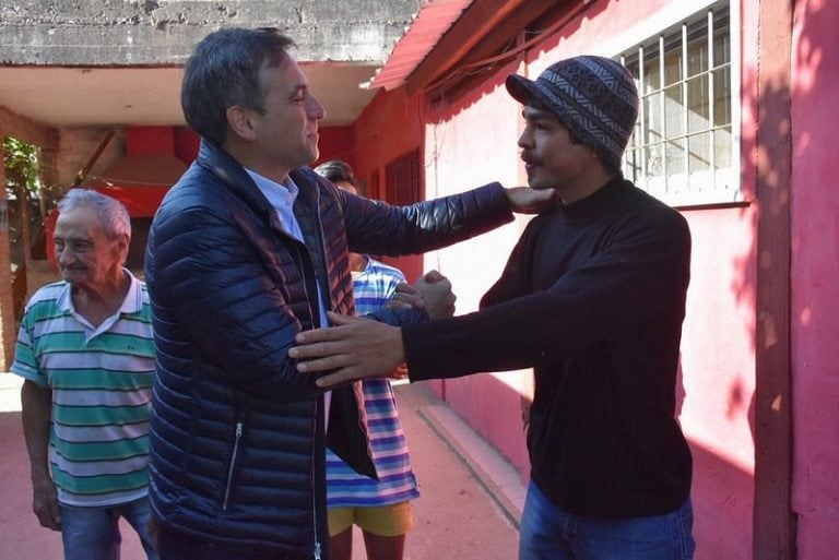 El intendente Ramón Mestre le dio una bici a Nanuel, a quien se la habían robado días atrás en barrio Estación Flores.