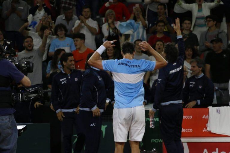 Horacio Zeballos terminó la serie de la Davis con otro triunfo para Argentina.