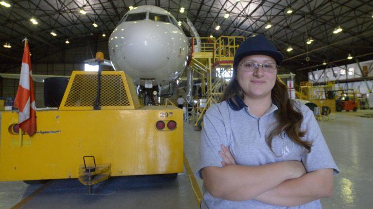 Ginette Long, mecánica de mantenimiento de aeronaves en Fadea.