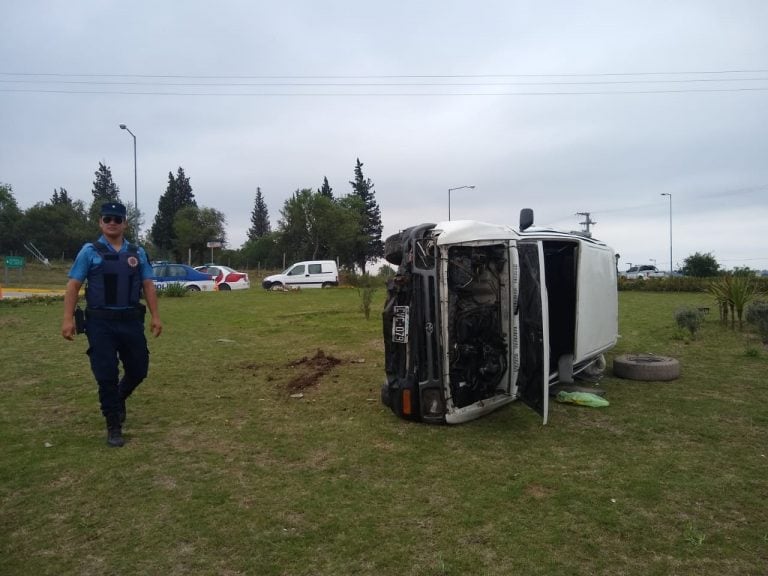 Accidente en la rotonda de la ruta C-45 en Alta Gracia