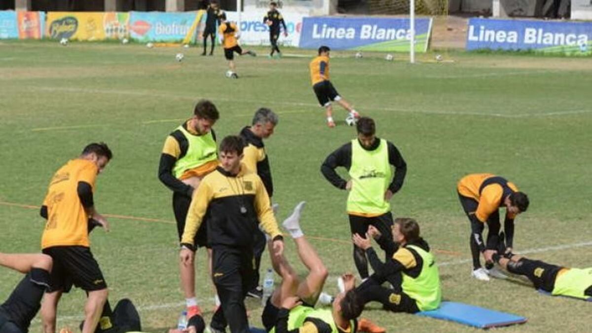 Los hinchas hicieron pintadas contra el técnico y jugadores de Mitre