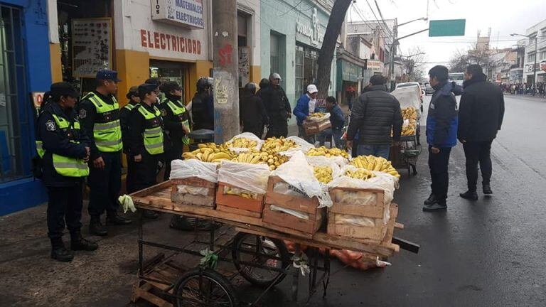 Vendedores ambulantes de Salta\u002E (Gustavo Martínez)