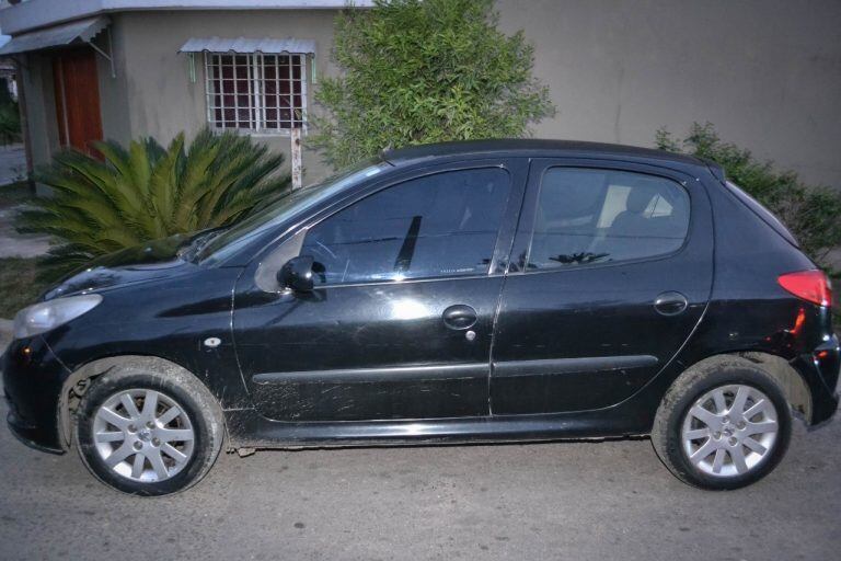 La banda se dedicaba al robo de autos con inhibidores de alarmas y hay al menos 12 detenidos.