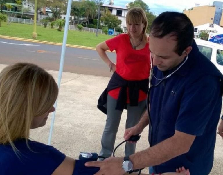 El municipio de Posadas instaló una posta de salud deportiva. (Foto: Municipalidad)