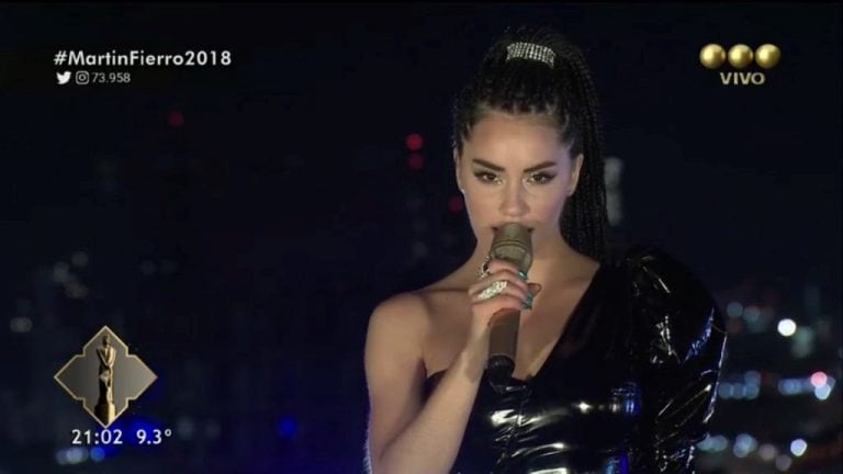 Lali Espósito en un show en los Martín Fierro