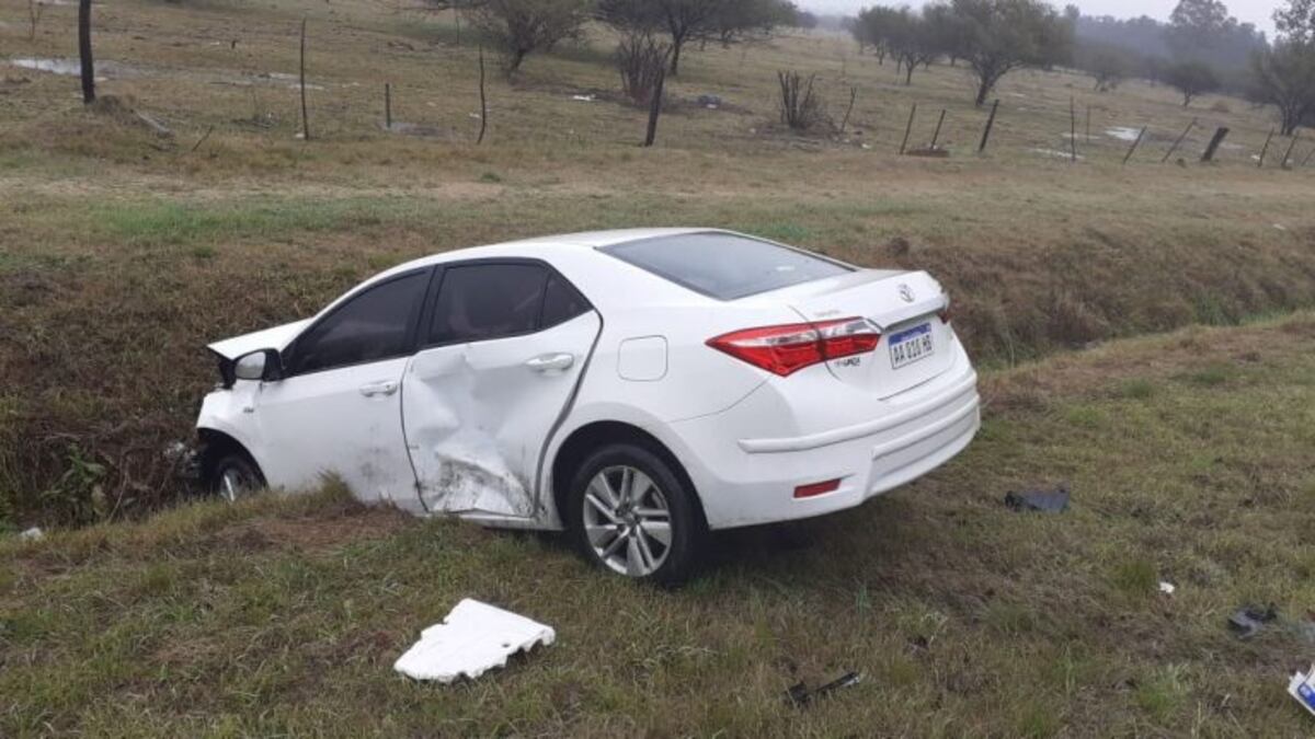 Internaron a Ricardo Carloni tras caer a una zanja en su auto por un choque