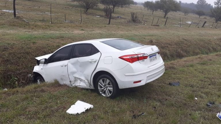 El vehículo quedó detenido cerca del Autódromo Municipal Juan Manuel Fangio. (@radio2rosario)