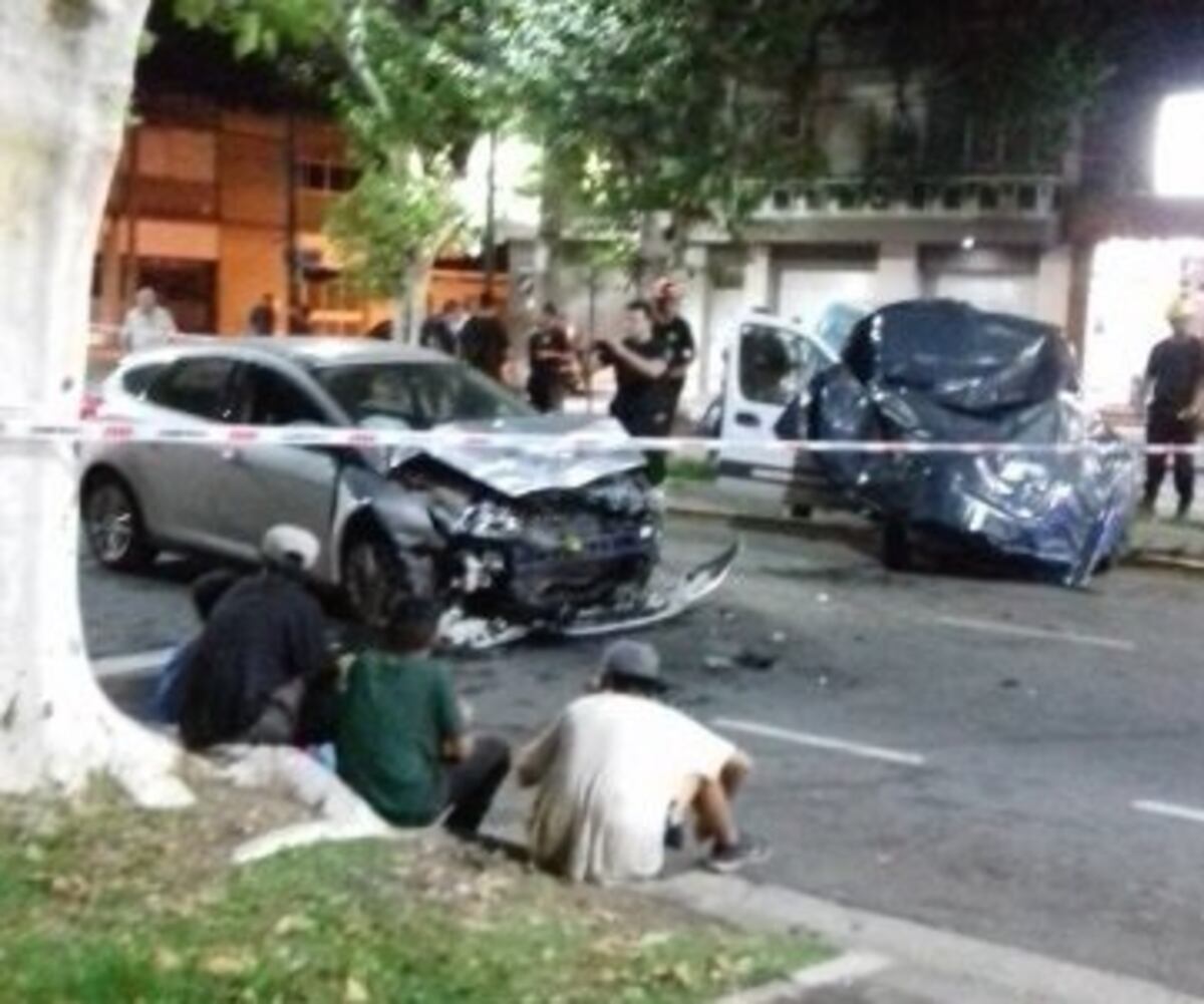 Un hombre murió tras un choque entre un auto y un utilitario en zona sur