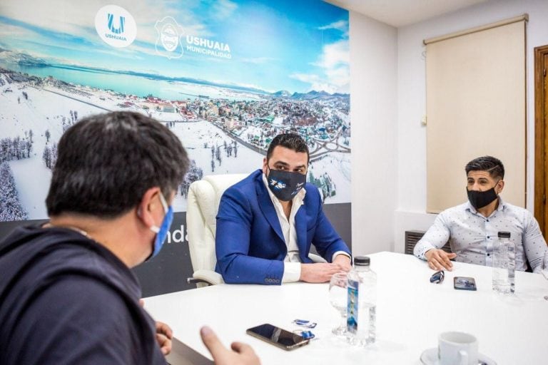 El encuentro se llevó a cabo en la sala de situación de la intendencia.