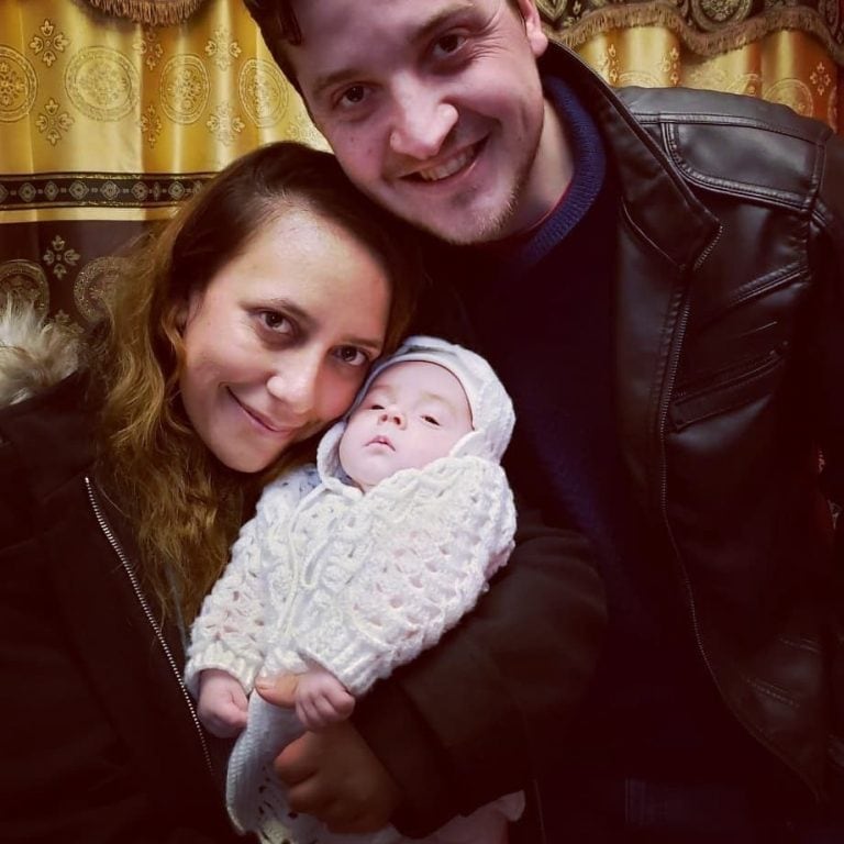 Isabella Milagros Bazan junto a Papá y Mamá