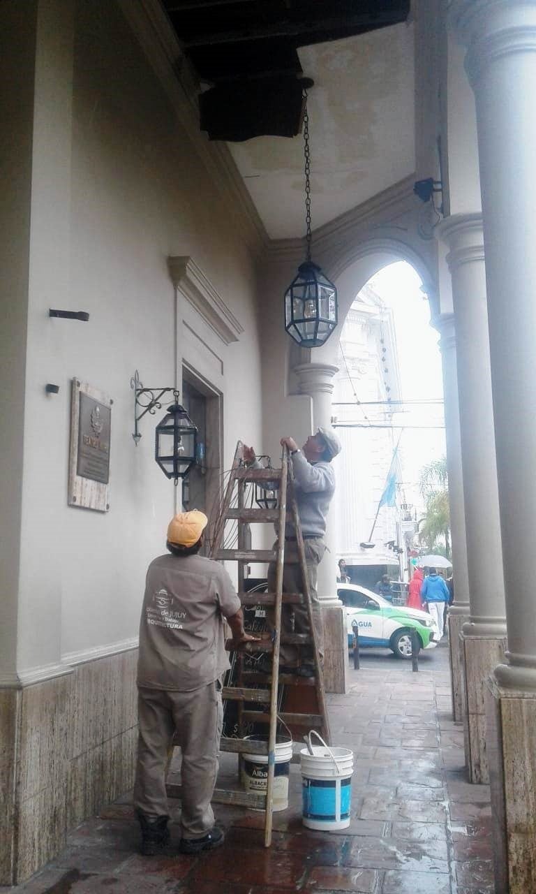 Reparan techo del Teatro Mitre